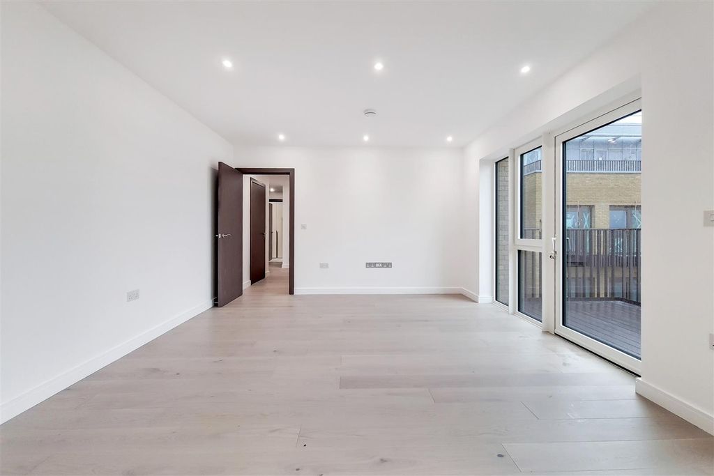 Property photo 3 of 12 5_Kitchen Reception-2.Jpg