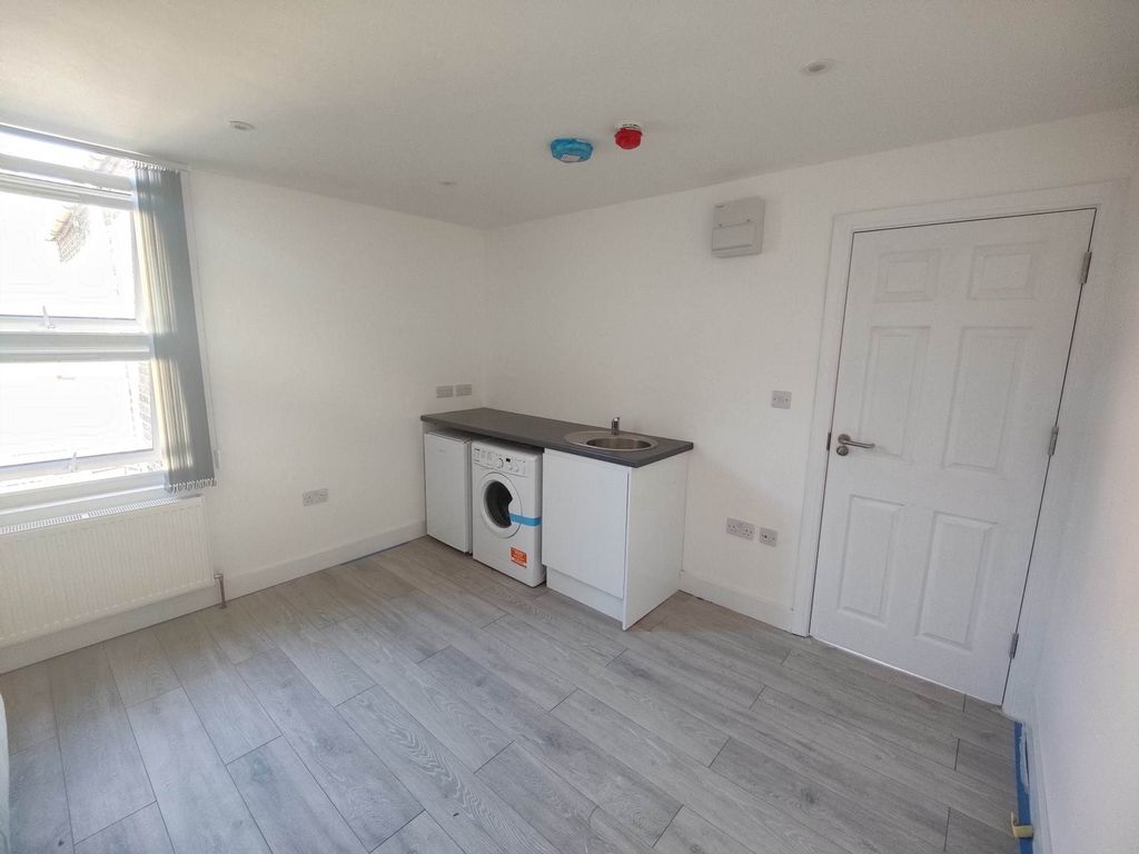 Property photo 1 of 3