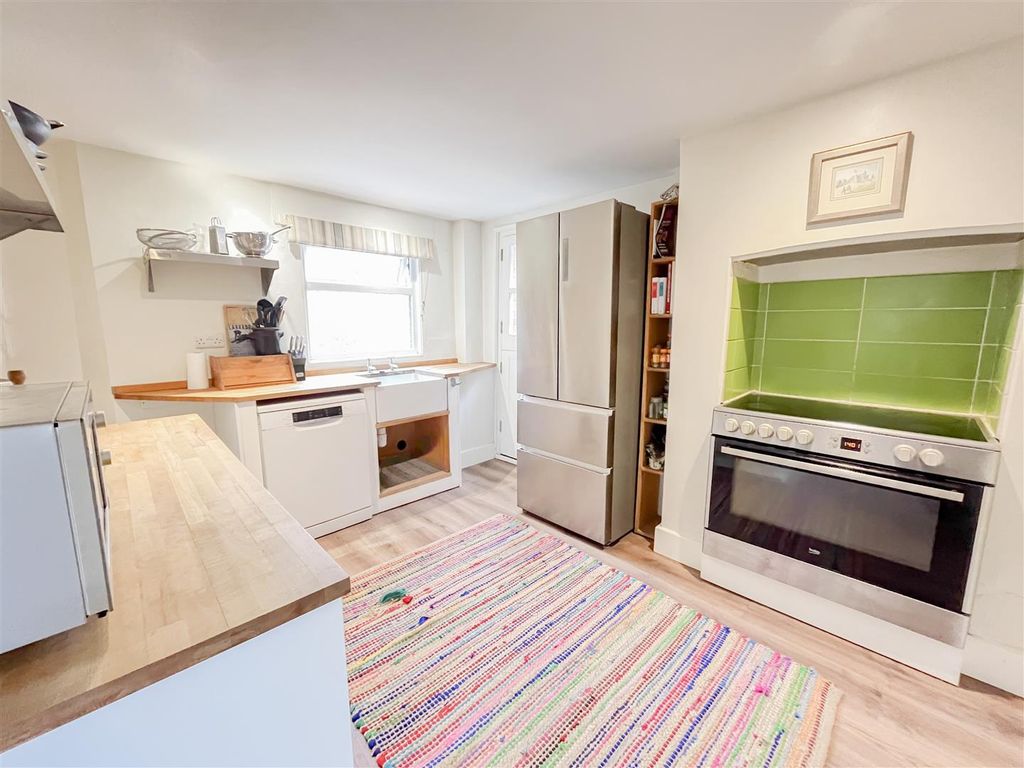 Property photo 3 of 19