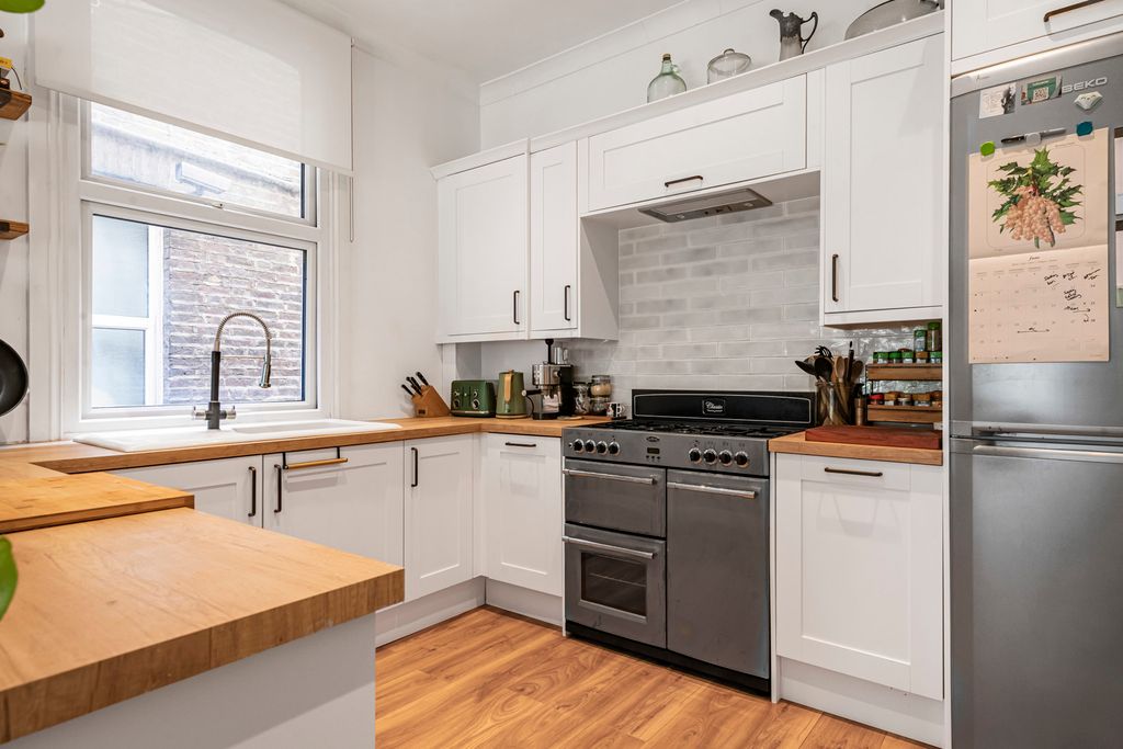 Property photo 3 of 23 Reception/Kitchen