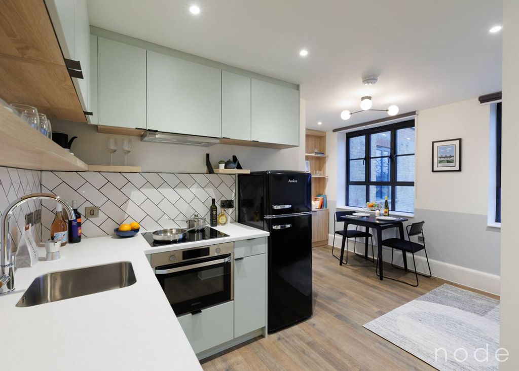 Property photo 1 of 32