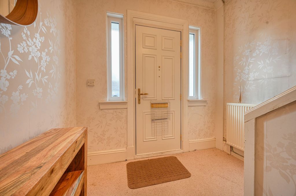 Property photo 2 of 32