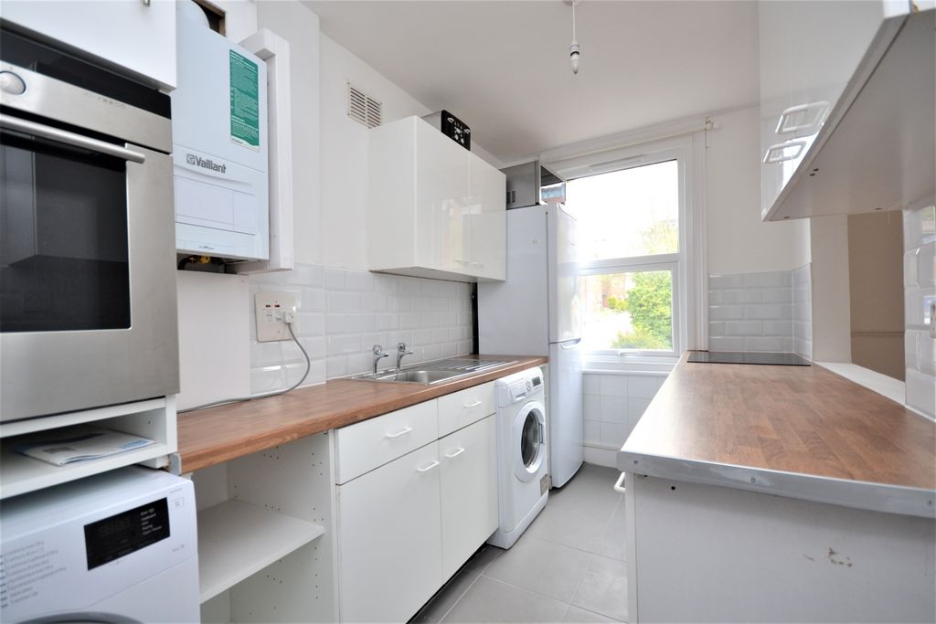 Property photo 3 of 7 Kitchen