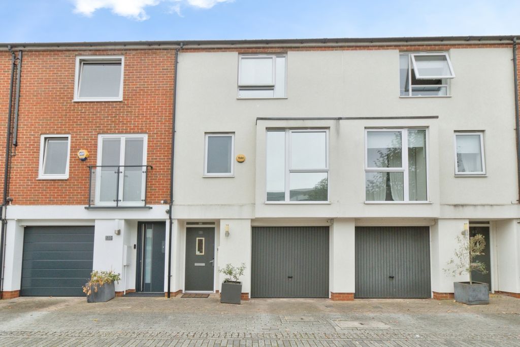 Property photo 1 of 18 Pbox-Img.Jpg