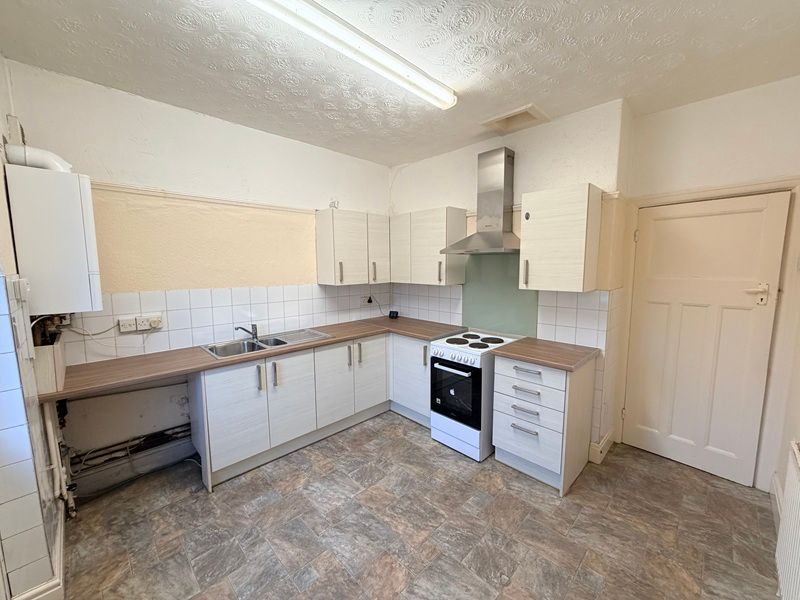 Property photo 2 of 7 Kitchen