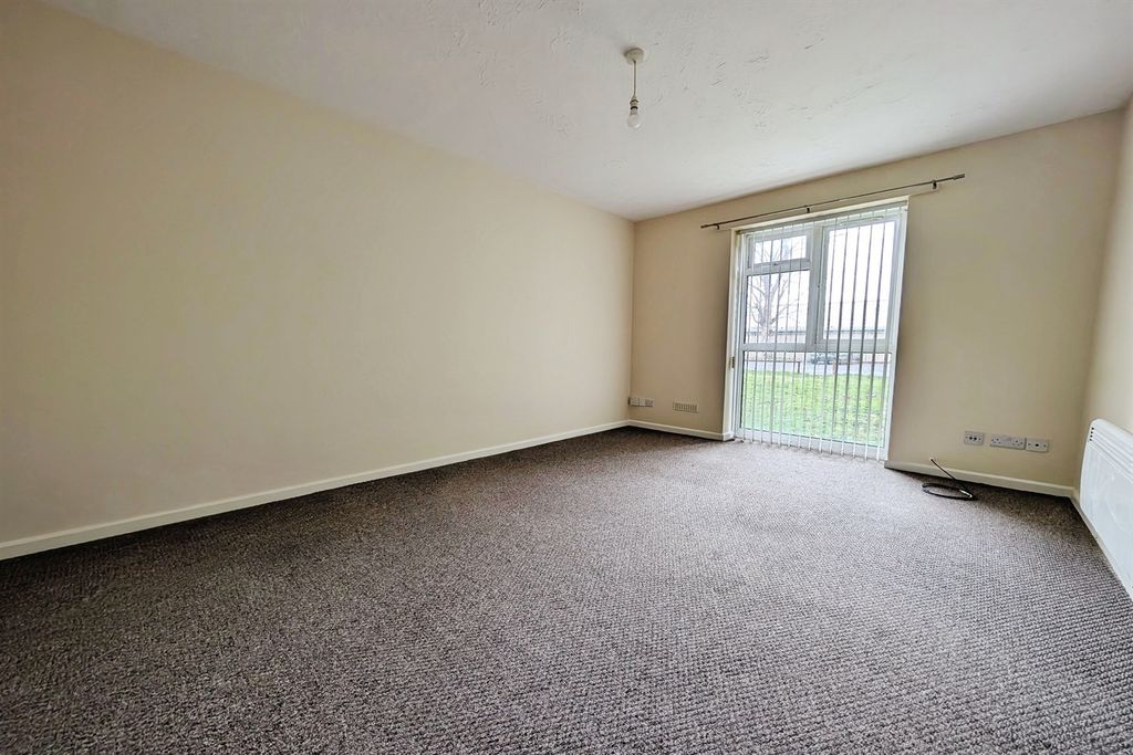 Property photo 2 of 5 (Main)