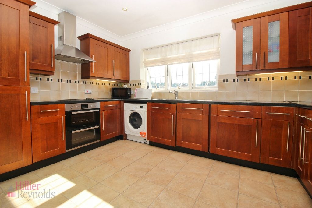 Property photo 3 of 27 Kitchen