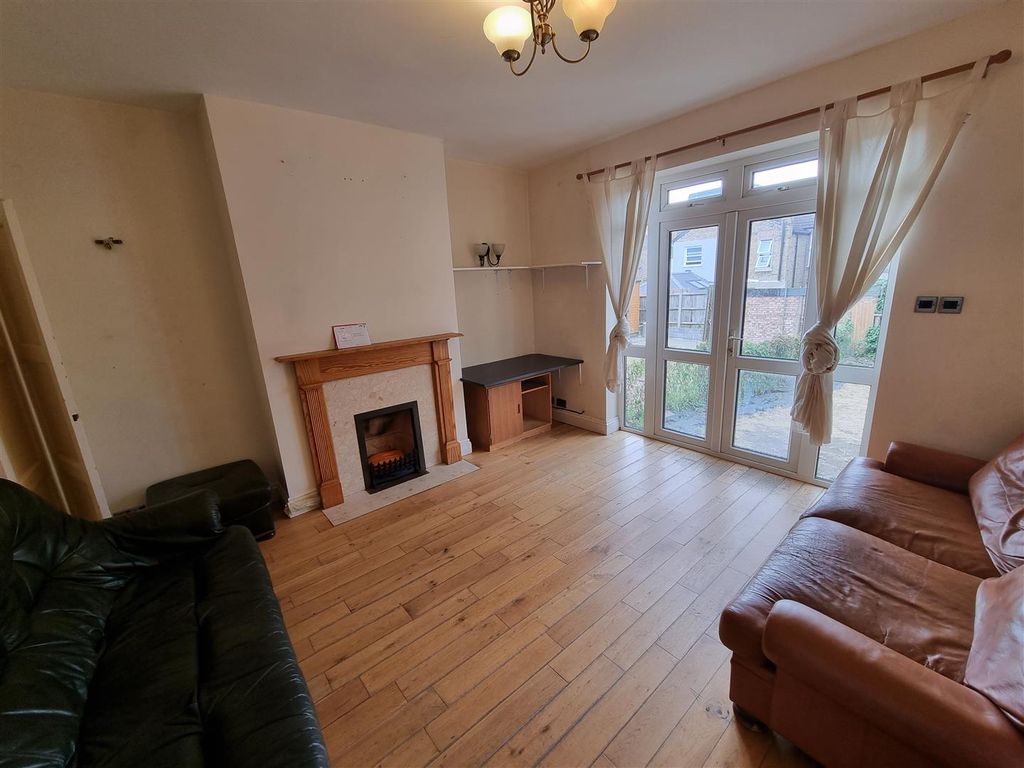 Property photo 3 of 10 Lounge