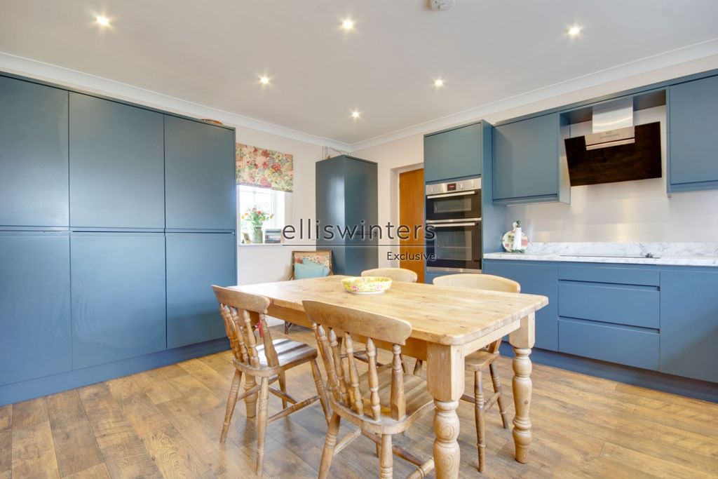 Property photo 3 of 23 Img_8920-Img_8922-Watermarked