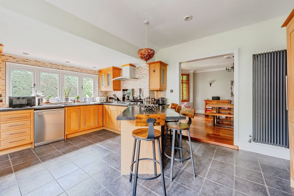 Property photo 3 of 13