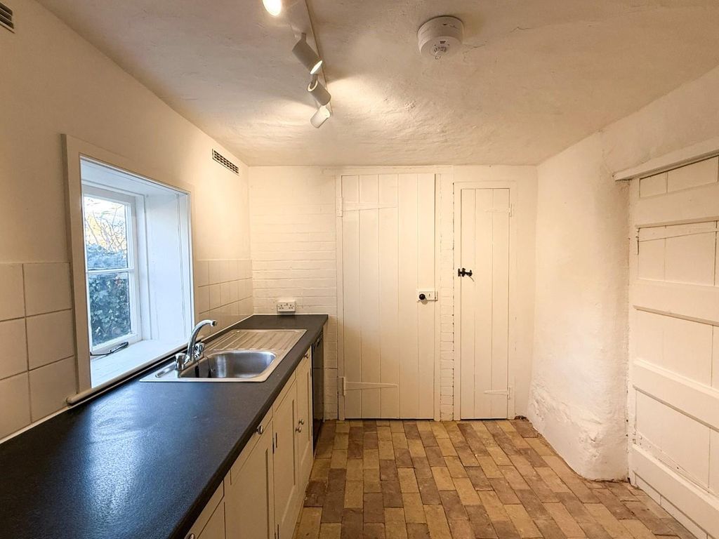 Property photo 3 of 21 Kitchen