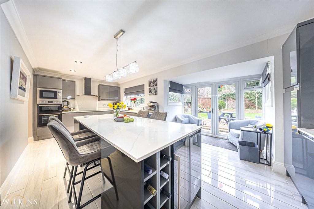 Property photo 2 of 42 Picture No. 10