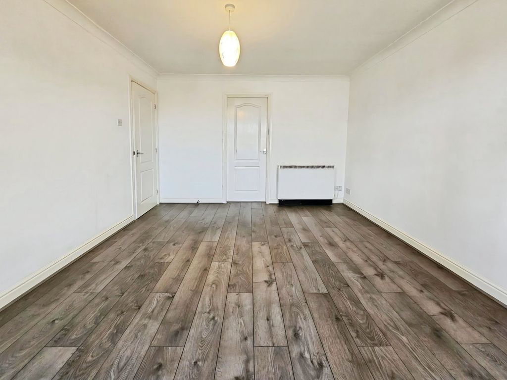 Property photo 3 of 9 Picture No. 01