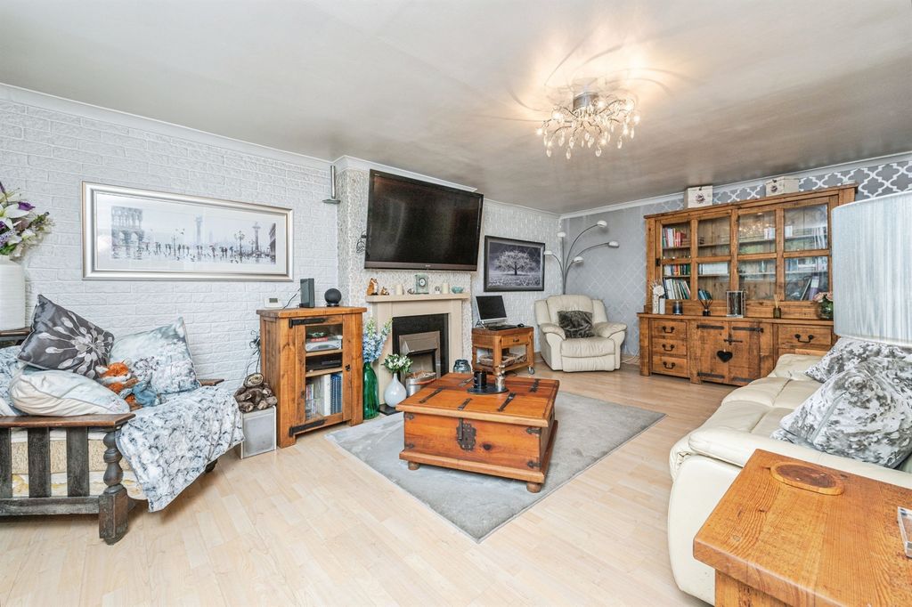 Property photo 3 of 18