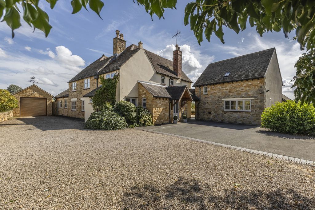 Property photo 3 of 35