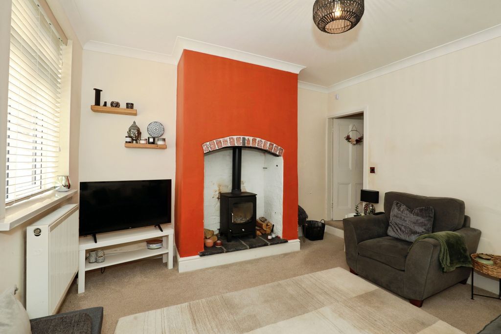 Property photo 3 of 15 Lounge