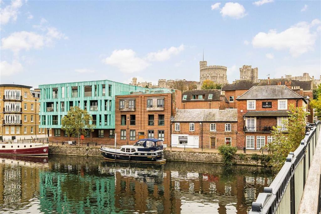 Property photo 2 of 8