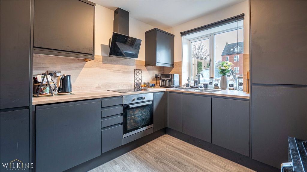 Property photo 2 of 37 Picture No. 17