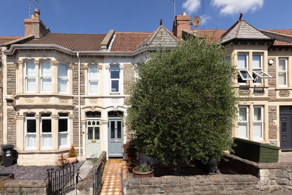 Property photo 2 of 30 10 Kensington Park Road, Bs4-31.Jpg