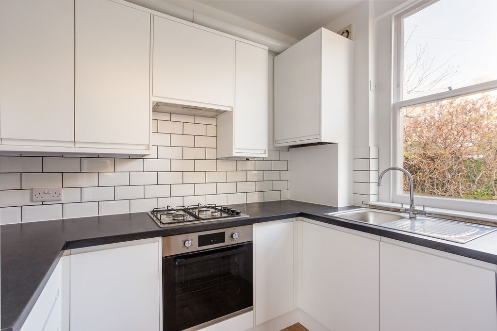 Property photo 3 of 9 Kitchen