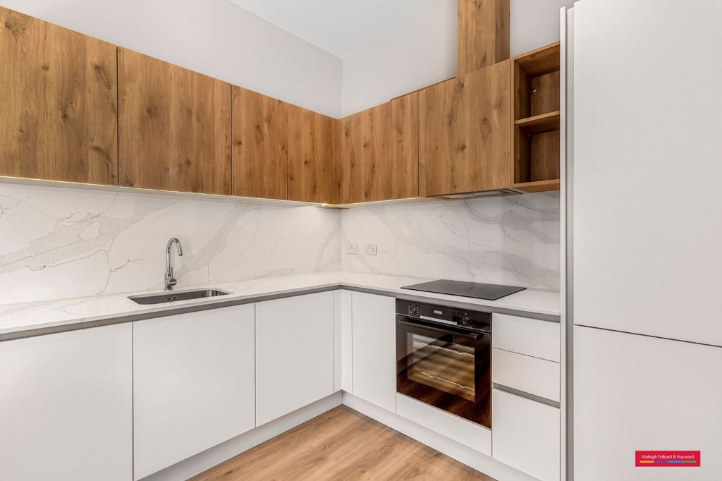 Property photo 2 of 11 Kitchen