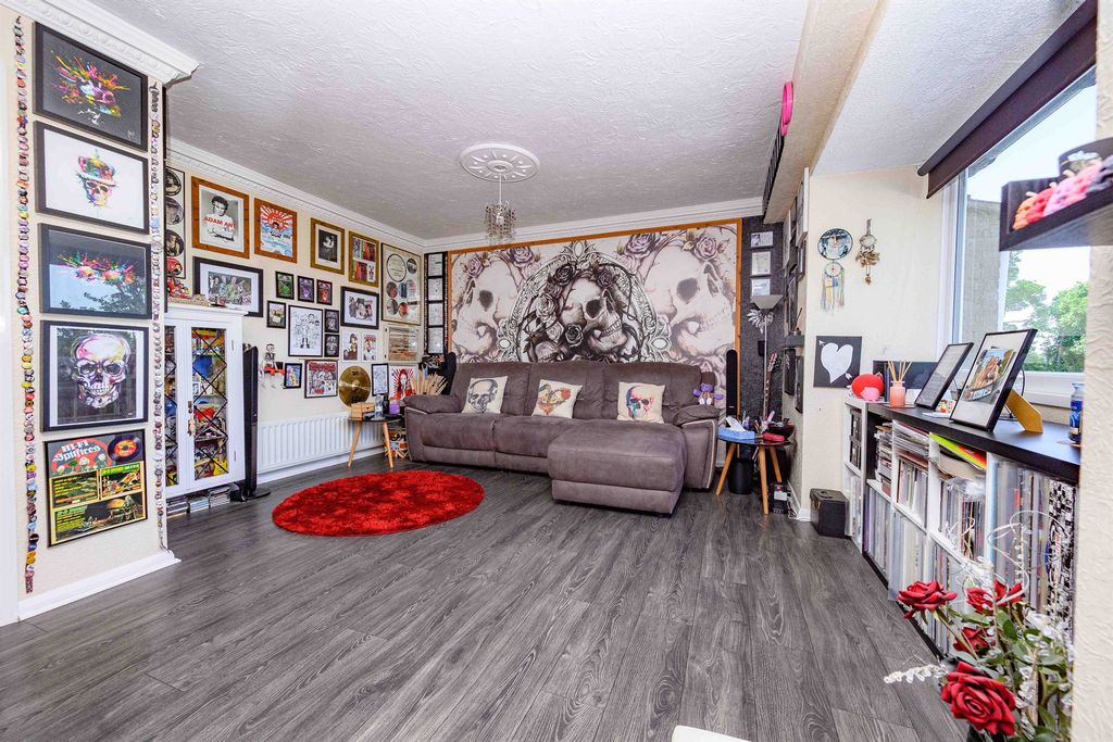 Property photo 3 of 24