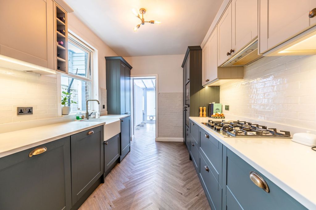 Property photo 3 of 33