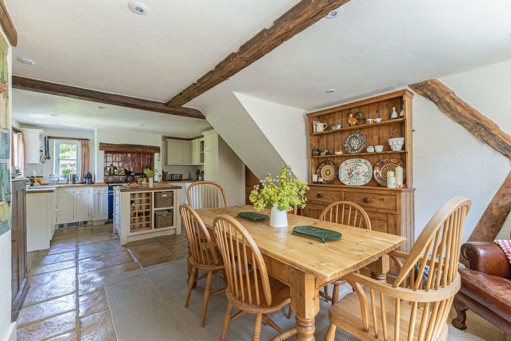 Property photo 2 of 25