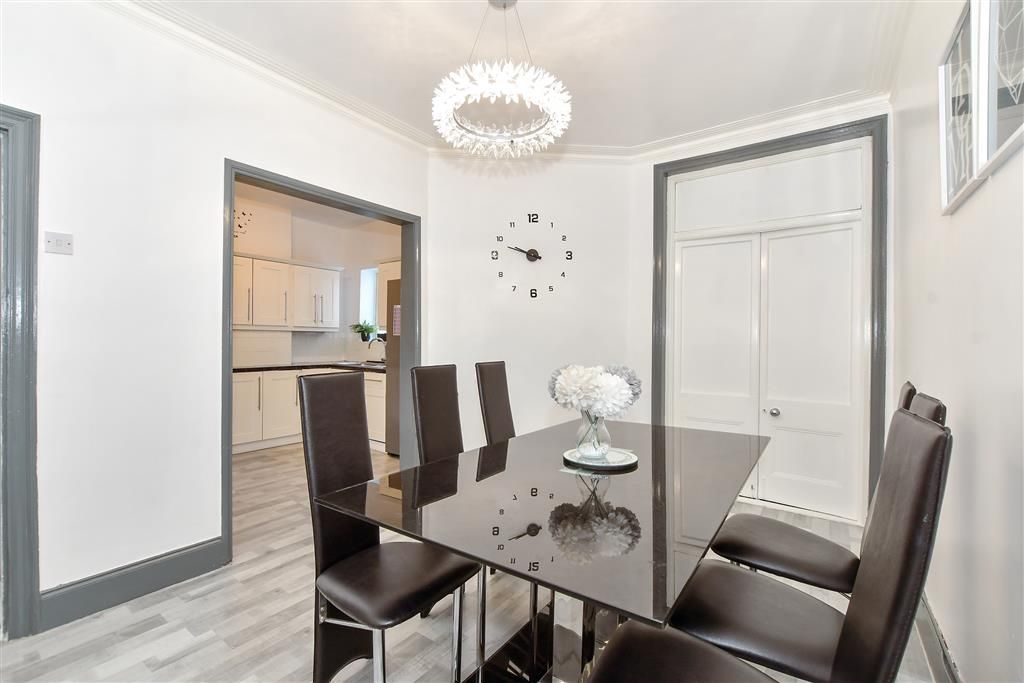Property photo 3 of 10 Dining Area