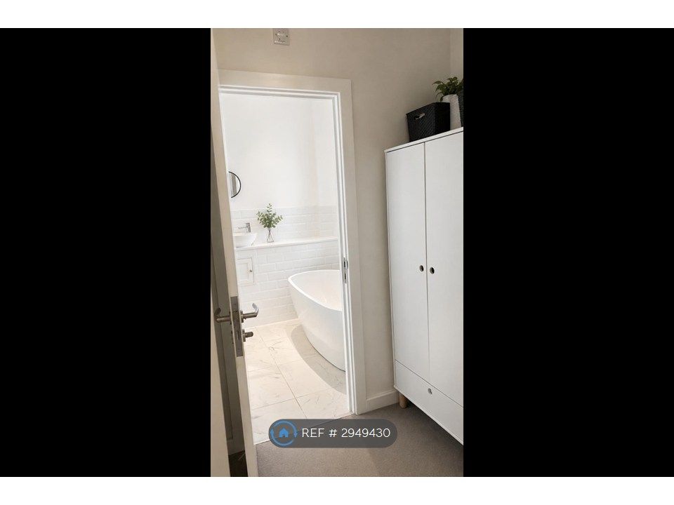 Property photo 3 of 6 Bedroom One Personal Bathroom