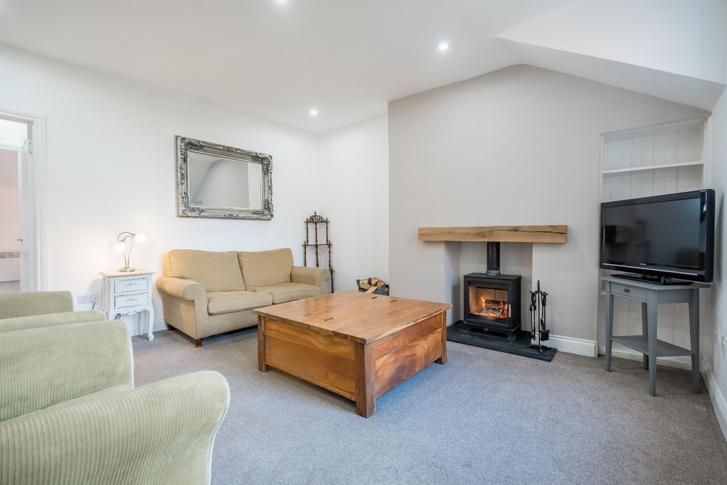 Property photo 2 of 13 2