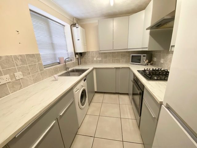 Property photo 2 of 10 Kitchen