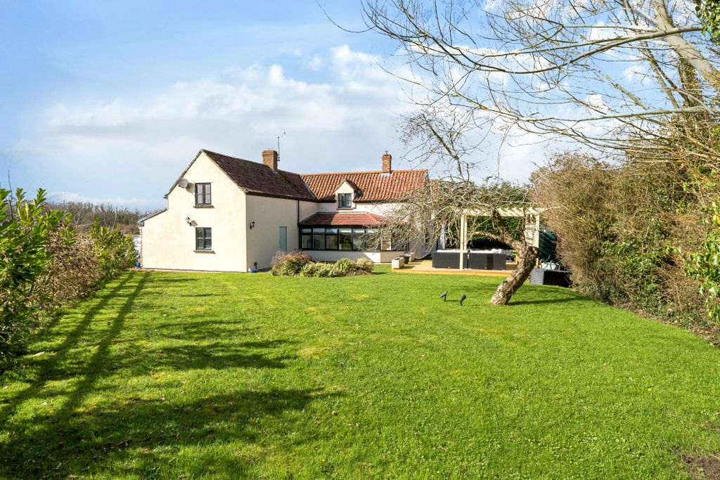 Property photo 2 of 21 Garden