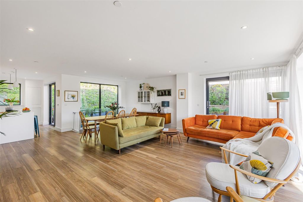 Property photo 2 of 40 40_80024.Jpg