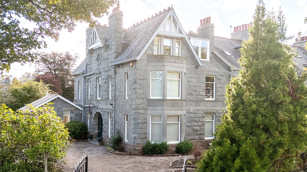 Property photo 2 of 38 Picture No. 08