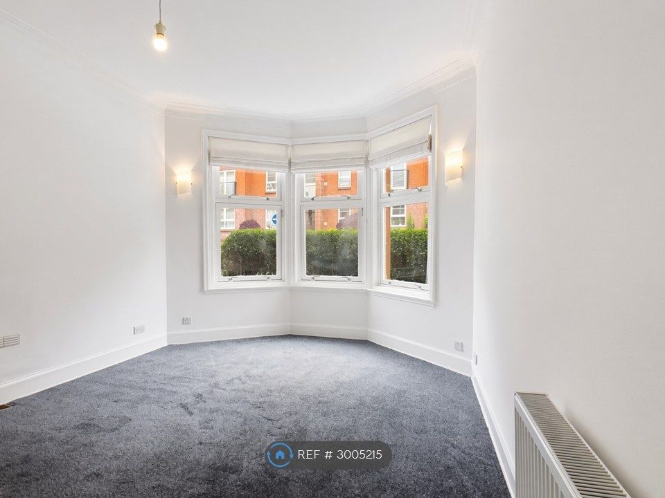 Property photo 2 of 8 Livingroom (6.45m x 3.61m)