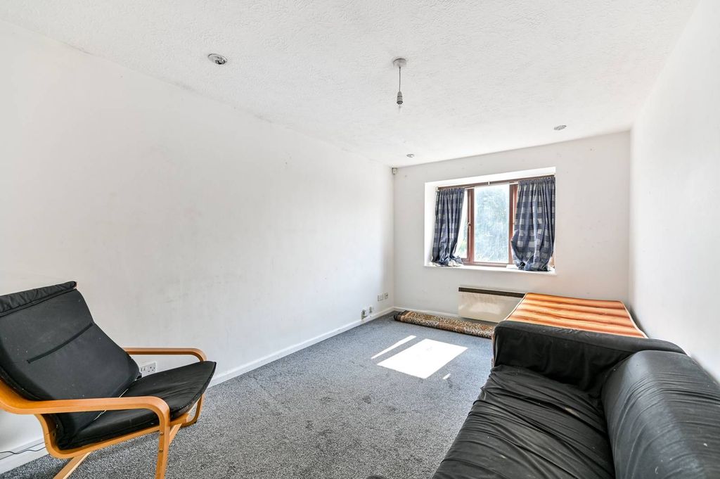 Property photo 2 of 8