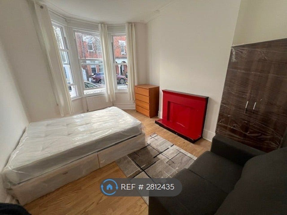 Property photo 1 of 12 Massive Room