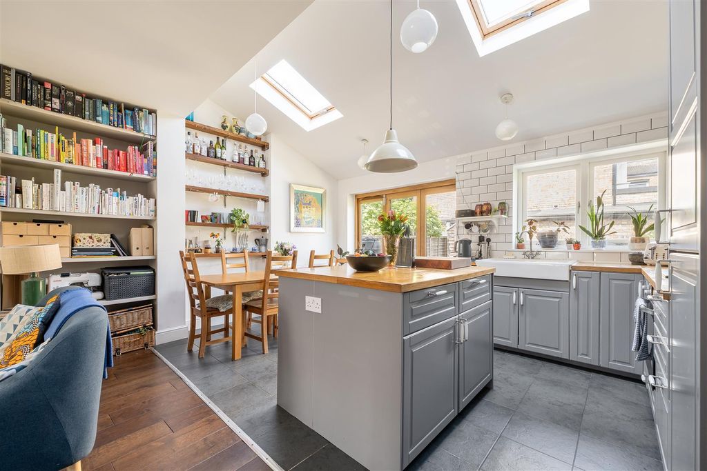 Property photo 3 of 24 12