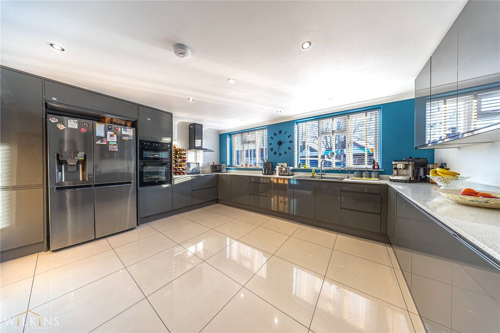 Property photo 2 of 49 Picture No. 31