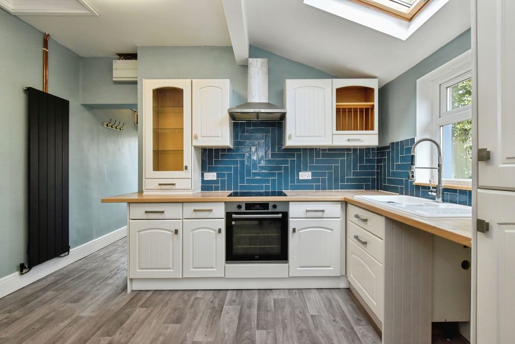 Property photo 2 of 17 Photo