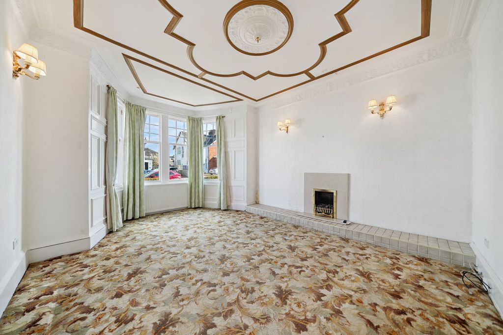 Property photo 2 of 30