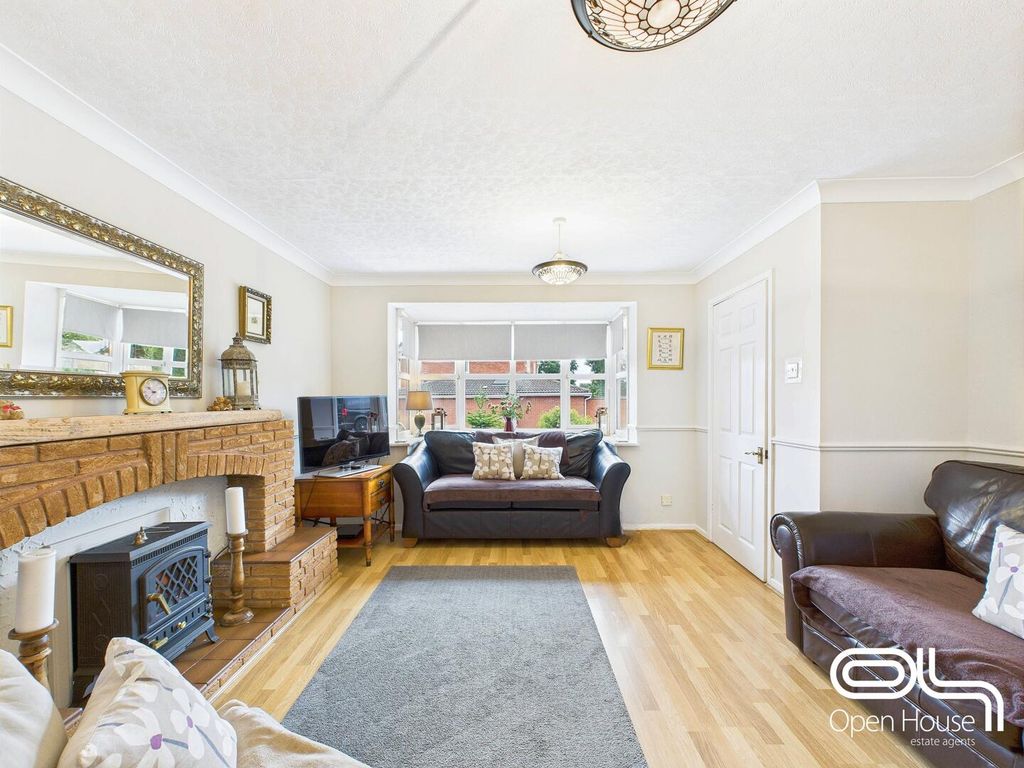 Property photo 3 of 18 Living Room