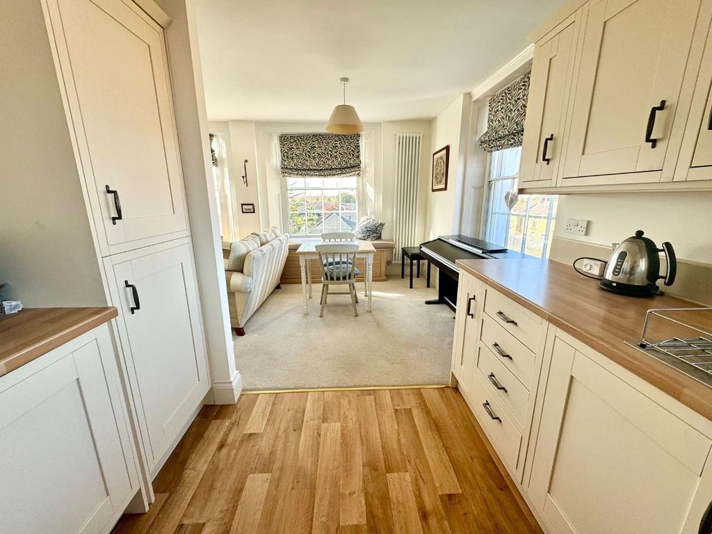 Property photo 3 of 12 Kitchen