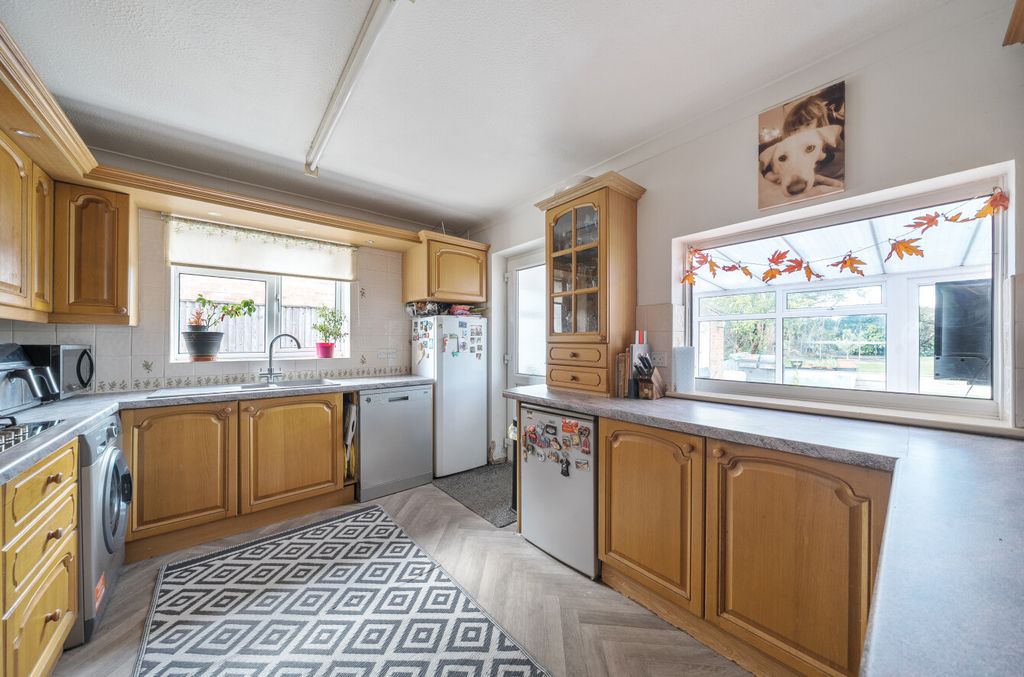 Property photo 2 of 19 1520700-11-6Aa96c...