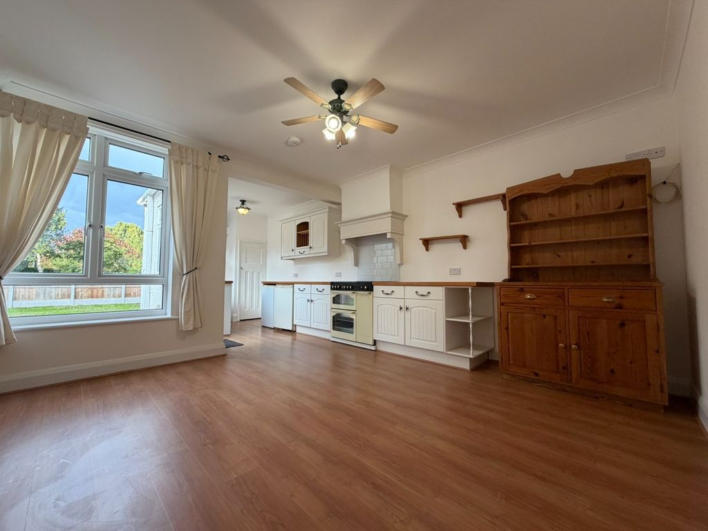 Property photo 3 of 14 4538815