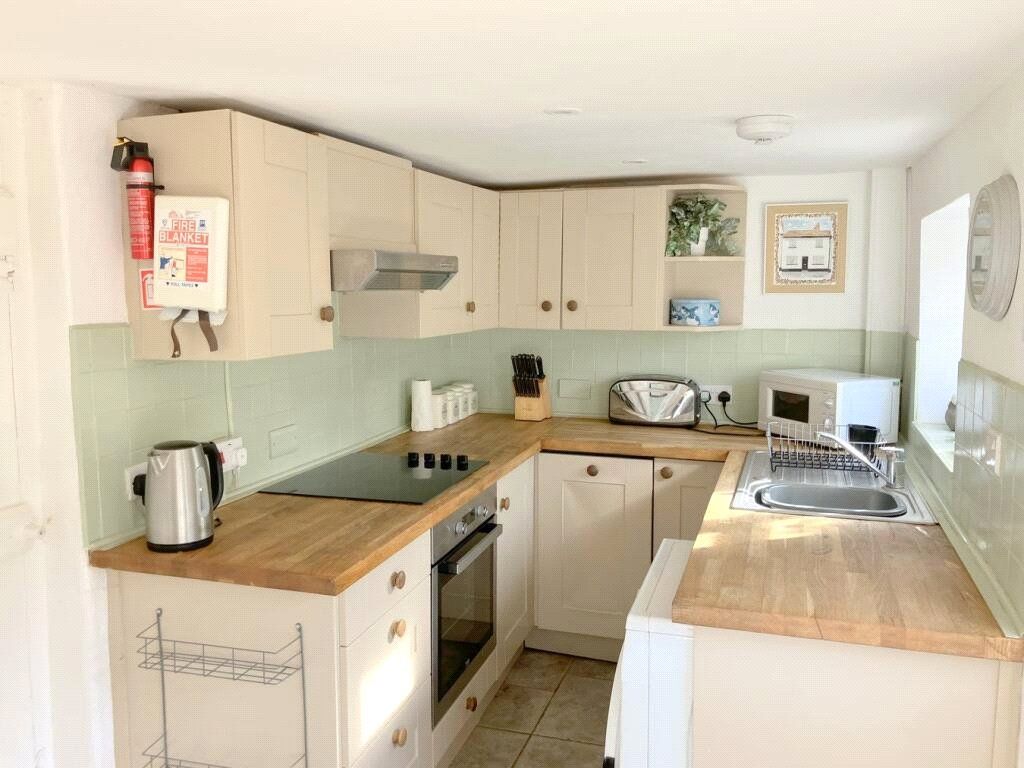 Property photo 3 of 12 Kitchen