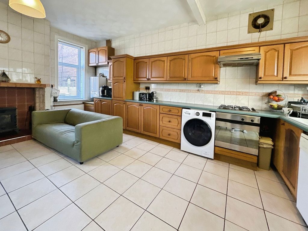 Property photo 2 of 28