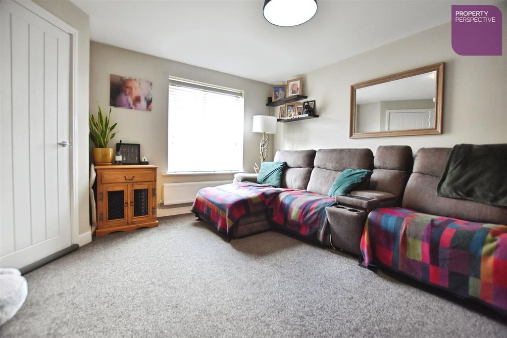 Property photo 2 of 11 Lounge