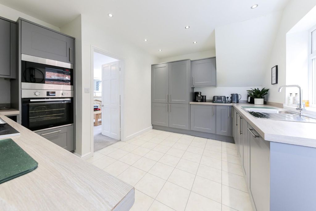 Property photo 2 of 17 Kitchen
